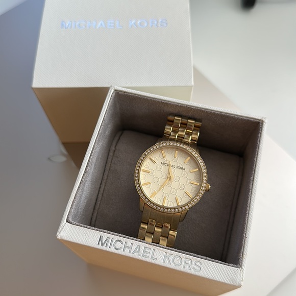 Gold & Crystal Michael Kors watch!! - Picture 12 of 12